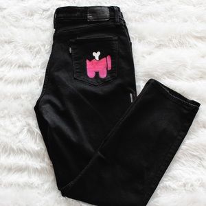 Classic Mid Rise Skinny Black Levi Strauss jeans.